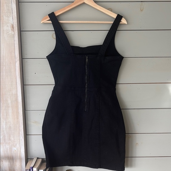 Black Sleeveless Mini Dress - Picture 3 of 3